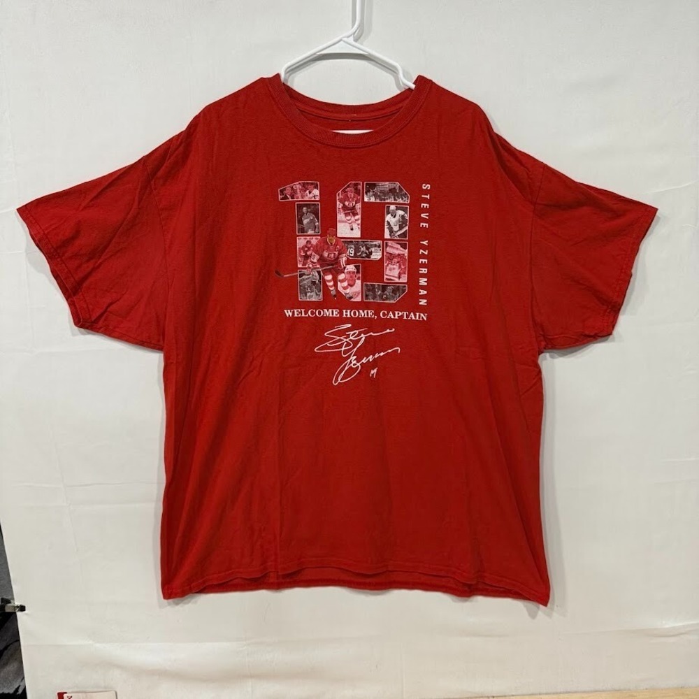 Gildan Steve‎ Yzerman T-Shirt Mens 2XL Red NHL Welcome Home Captain